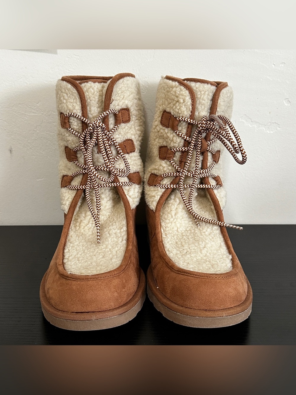 NWOT Portland Boot Company Faux Shearling Lace Up Boots - Size 9